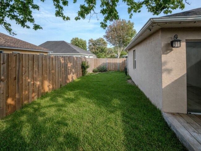Building Photo - 405 Island View Cir
