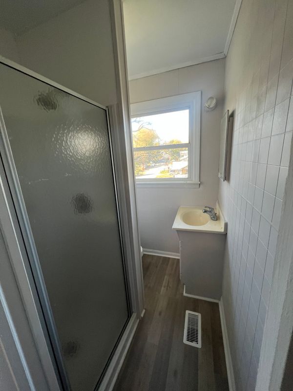 Building Photo - 323 Coltrane Ave