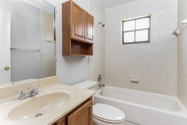 Building Photo - 12630 Shoreside Ln