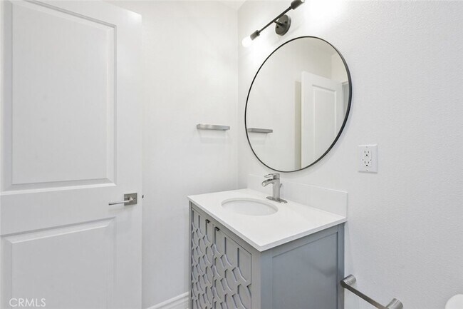 Building Photo - 411 Goldenrod Ave
