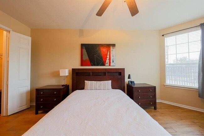 Building Photo - 7575 Kirby Dr