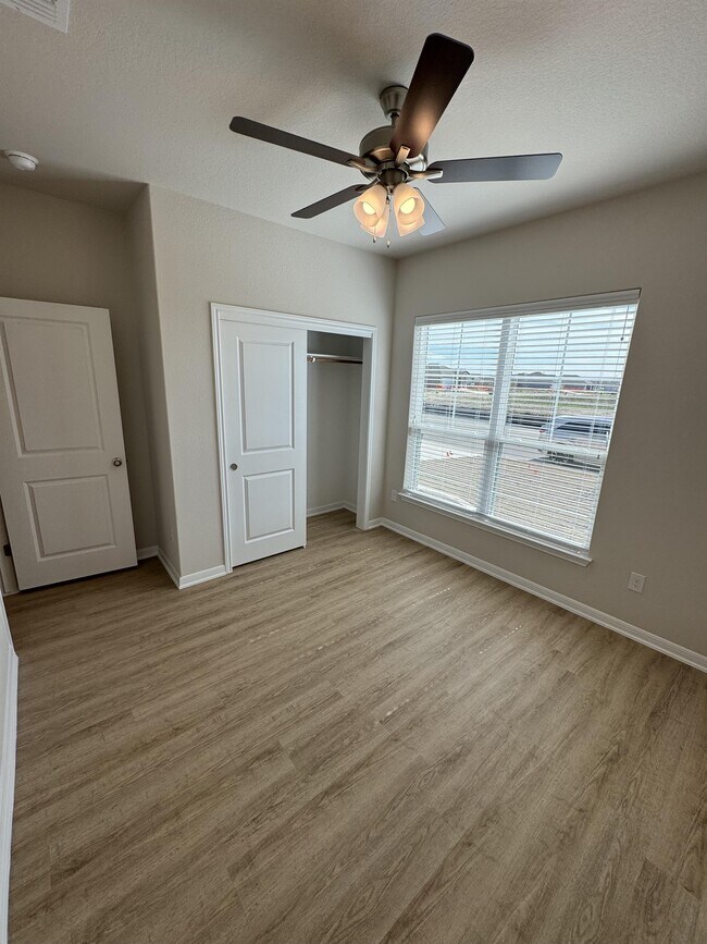 Building Photo - 8810 Happy Vly Dr