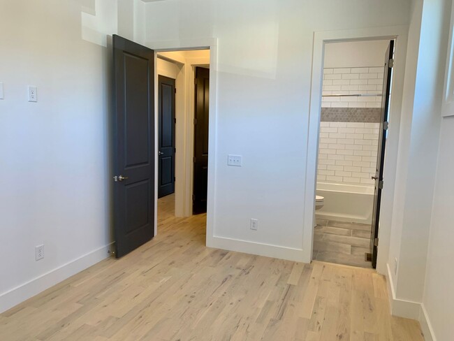Building Photo - 4 Bed 3.5 Bath in Edgefield Home