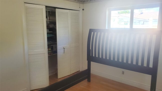 Building Photo - 616 SE 8th Ave