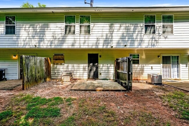 Building Photo - 2956 Fields Dr