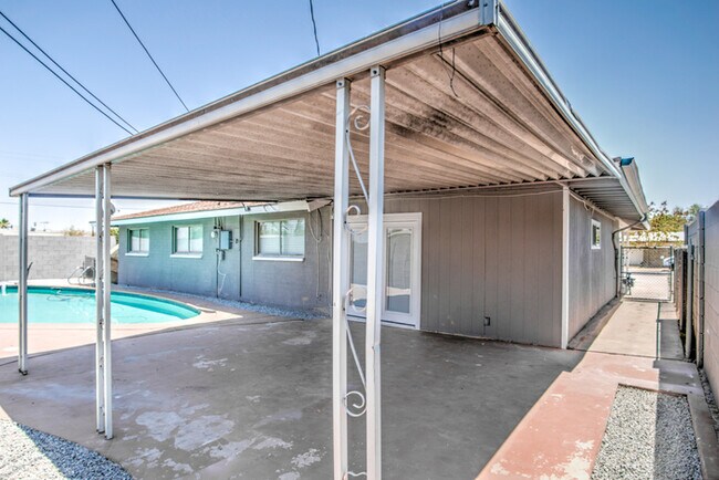 Building Photo - Beautifully remodeled corner 4/2 with pool...