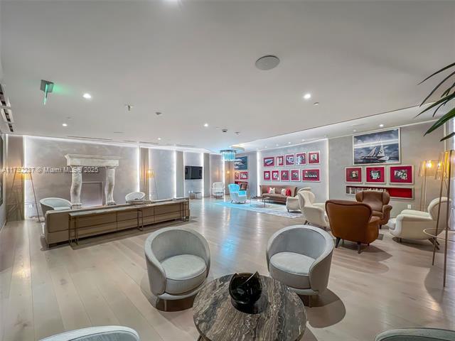 Building Photo - 1000 Brickell Plz