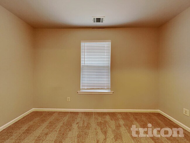 Building Photo - 133 Sunset Ln