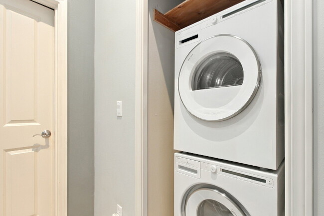 Building Photo - Gorgeous 3-Bed Capitol Hill Townhome with A/C, Garage & Partial Furnishings!- Available NOW FOR RENT