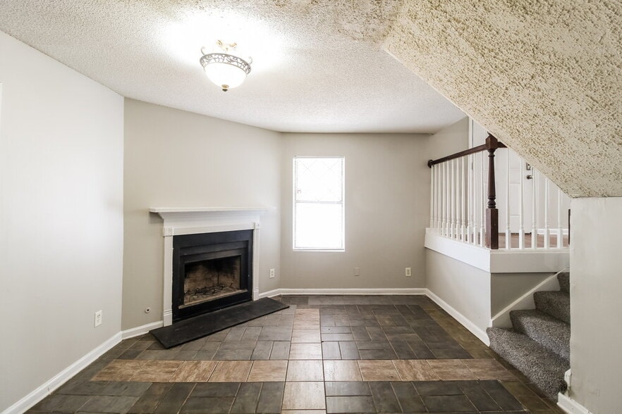 Building Photo - 6229 Creekford Ln