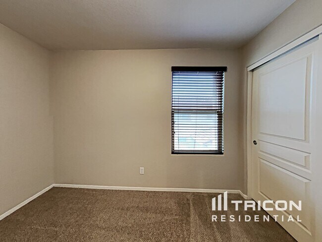 Building Photo - 13227 N 153rd Ln