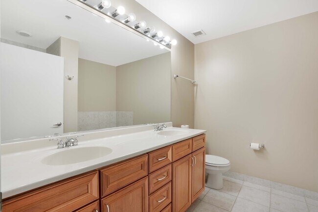 Building Photo - 41 E 8th St