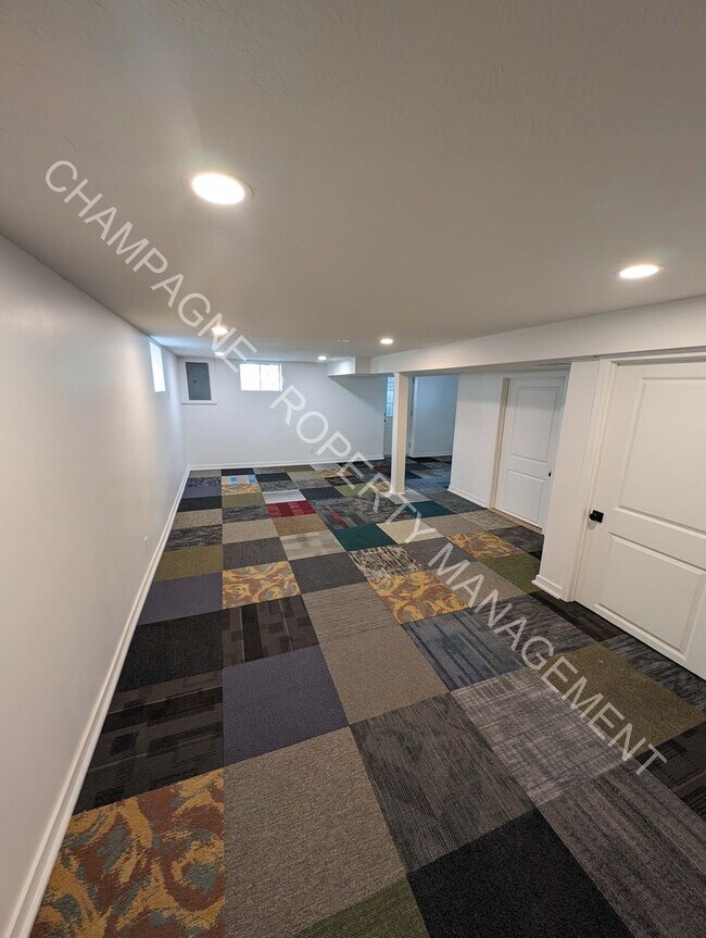 Building Photo - Modern Home in Waldo