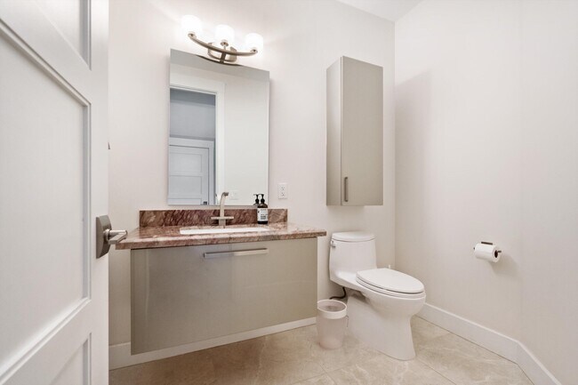 Building Photo - 15880 Barnstormer Ct