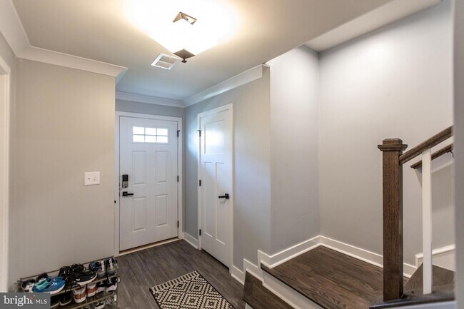 Building Photo - 18105 Red Cedar Rd