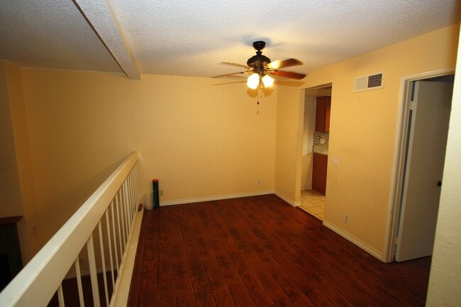 Building Photo - 2925 Wellesley Ct