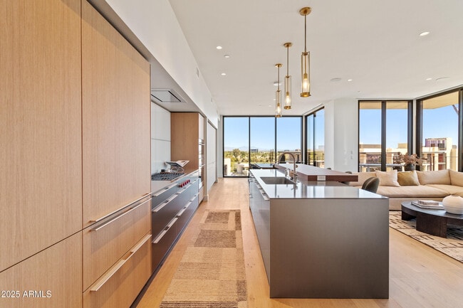 Building Photo - 5000 N Camelback Rdg Dr