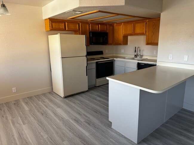 Building Photo - ***Rock Springs 2 Upper Level, Unfurnished, 2 Bedroom, 2 Bath Condo***