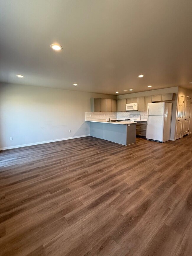 Building Photo - 5305 Smitten Street #2