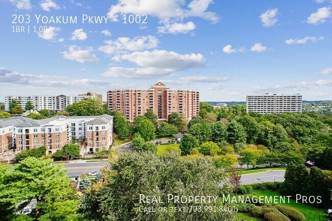 Building Photo - 203 Yoakum Pkwy