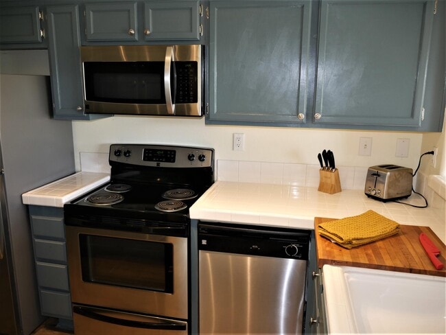 Building Photo - 78347 Scarlet Ct