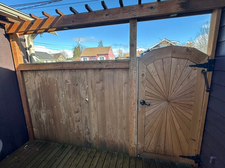 Building Photo - 701 S 59th St