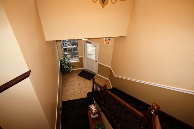 Building Photo - 249 Lynn Dr