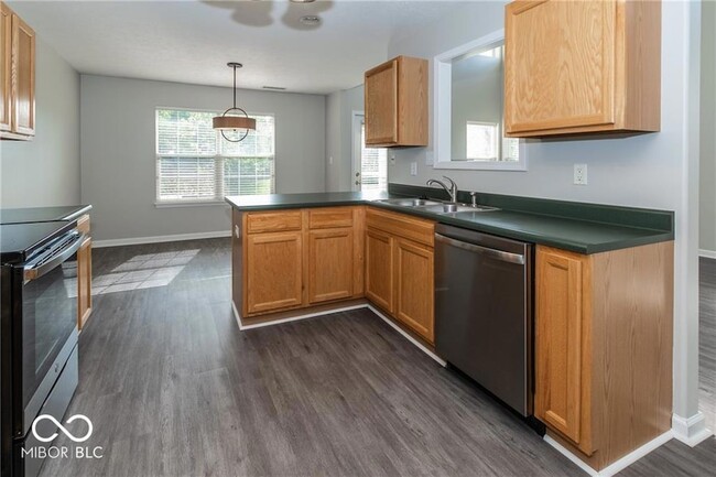 Building Photo - 9361 Eden Woods Ct
