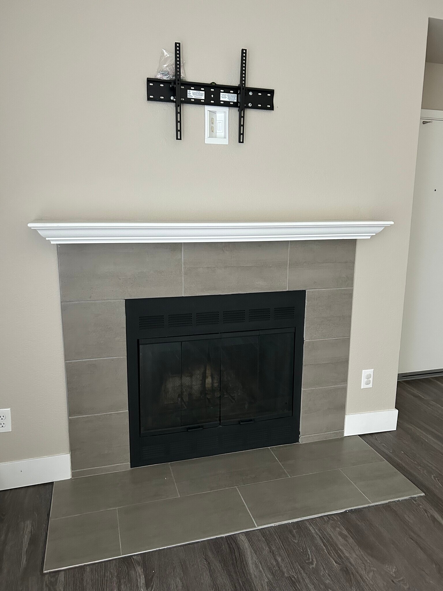 Building Photo - 6570 Cotton Wood Cir