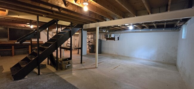 Building Photo - 819 Elm St