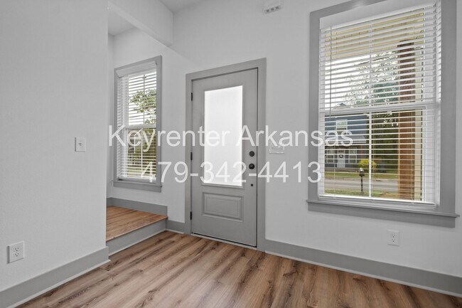Building Photo - Duncan St Duplex