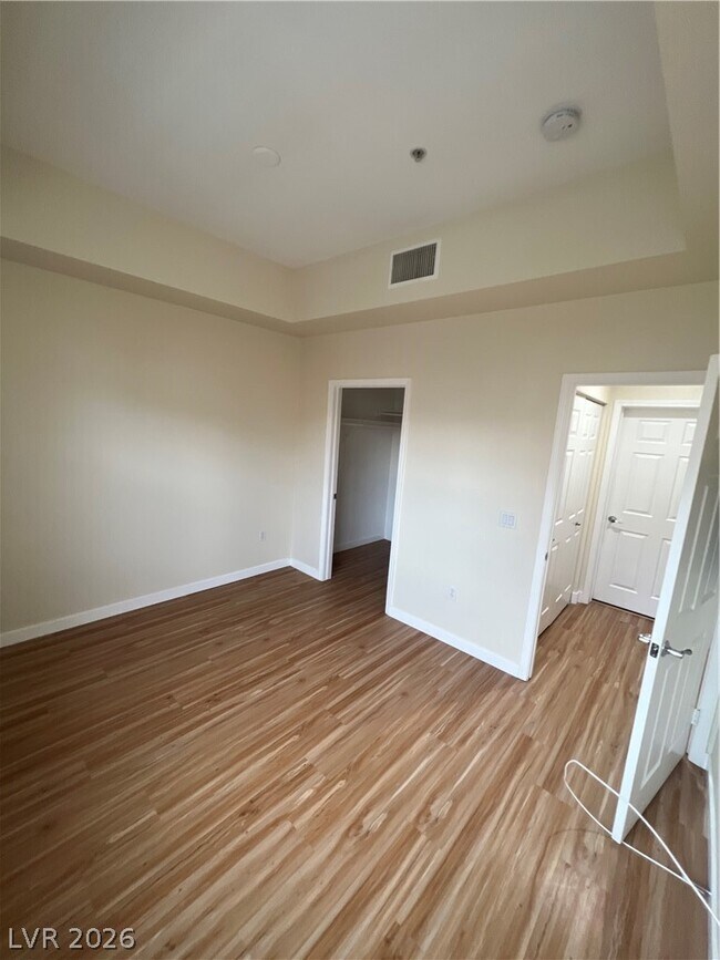 Building Photo - 19 E Agate Ave