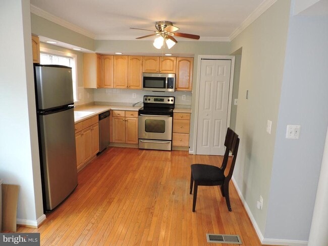 Building Photo - 12823 Kitchen House Way