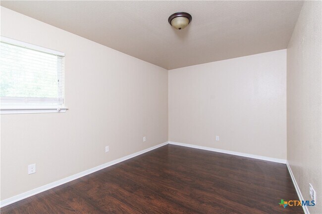 Building Photo - 1102 Grace Point Dr