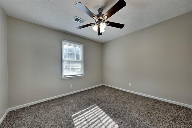 Building Photo - 2219 N Landing Run