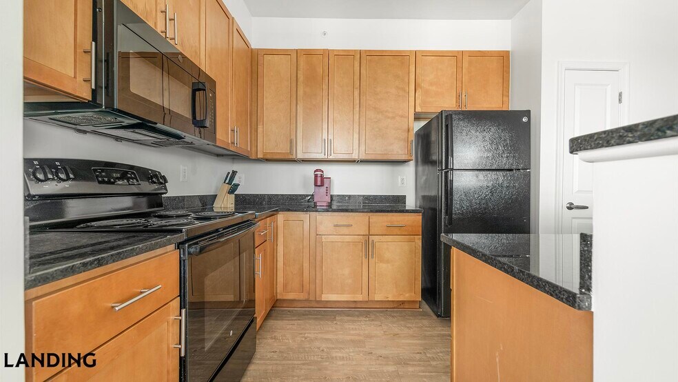 Building Photo - 909 Mansion Dr