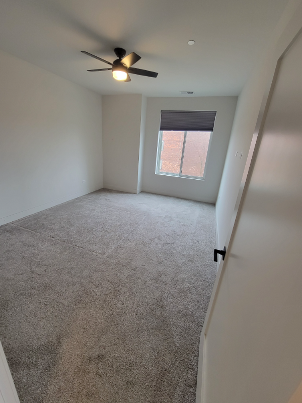 Building Photo - 302 W Liberty Dr