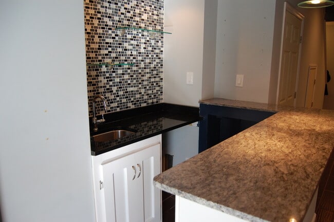 Building Photo - Spacious 2 BR Townhome in Sterling Park wi...