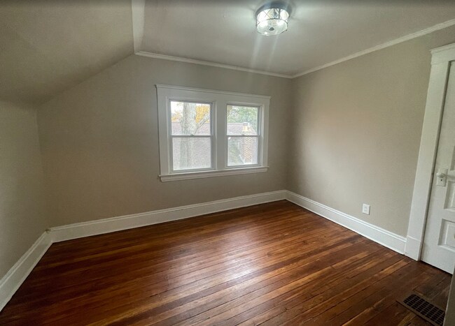 Building Photo - 3235-3257 Oak Rd