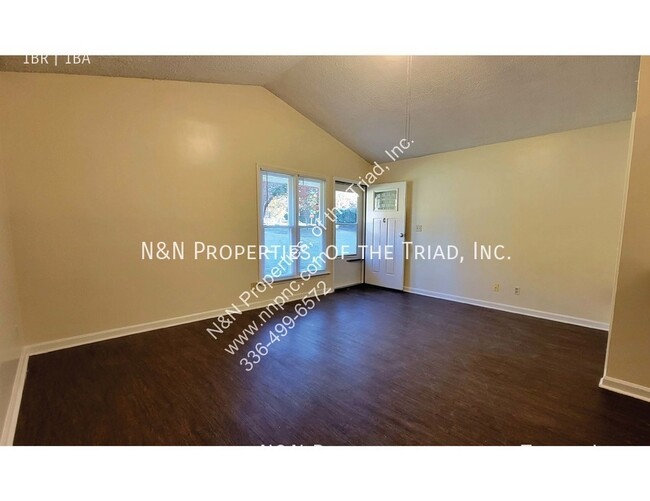 Building Photo - 1 Bed/1 Bath First Floor Unit- Downtown, W...