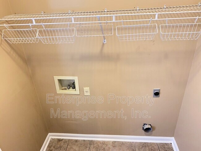 Building Photo - 4444 Longtree Cove