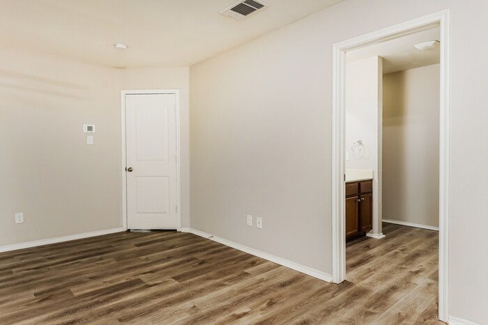 Building Photo - 1207 Savannah Ridge Dr