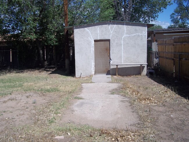 Building Photo - 3BR, 1BA, carport