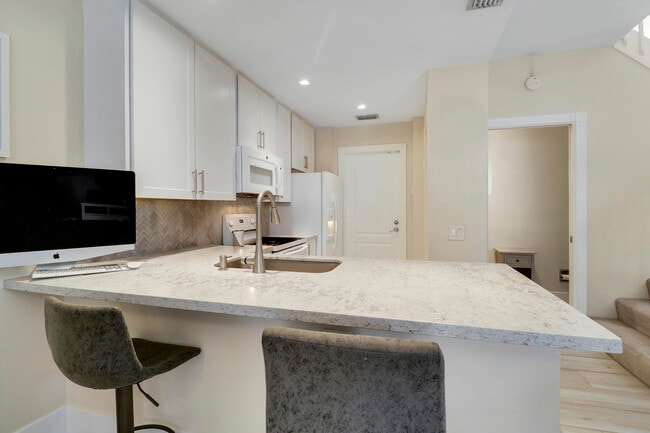 Building Photo - 6 Oakleaf Ct