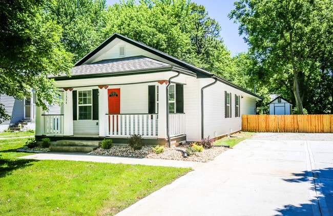 Primary Photo - *--Walking Distance to MSU 4 bed 2.5 bath home and office with huge yard in the Phelps Grove Neig...