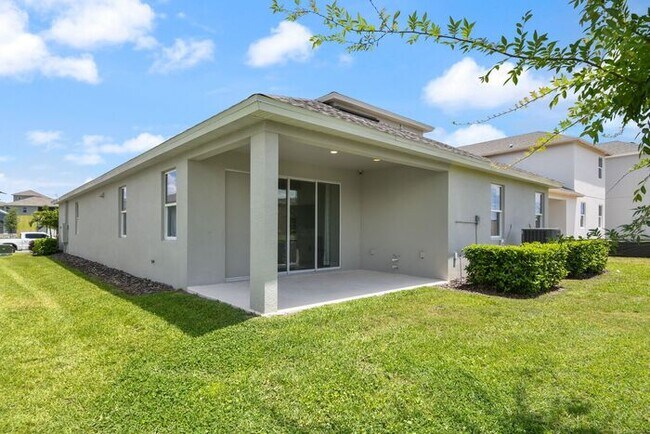 Building Photo - "Unfurnished" Luxurious 5/3.5 Stunning Hom...