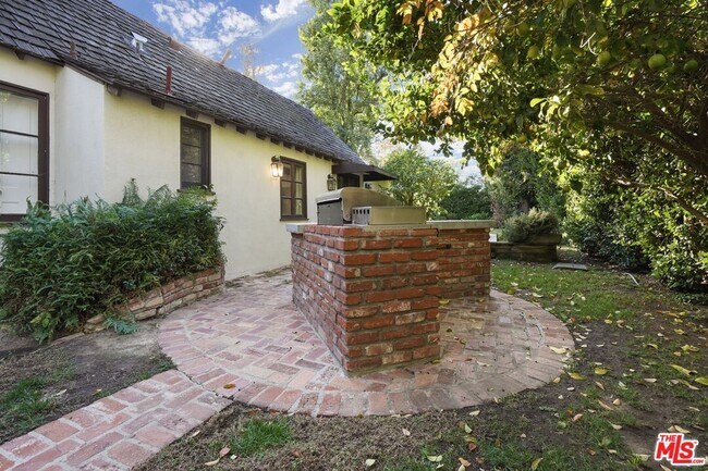 Building Photo - 23057 Sylvan St