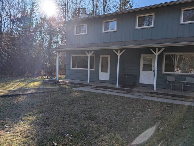 Building Photo - 877 Loon Lake Rd