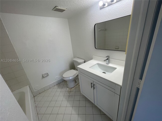 Building Photo - 1251 SE 31st Ct