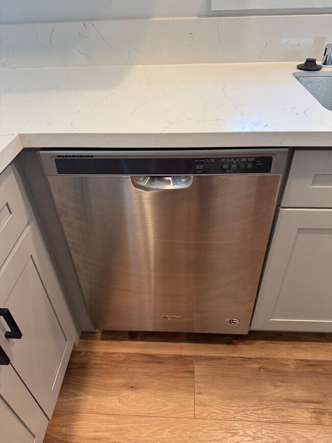 Building Photo - NICE UNIT WITH 2 BED 1 BATH IN GREAT LOCATION IN AUBUN!